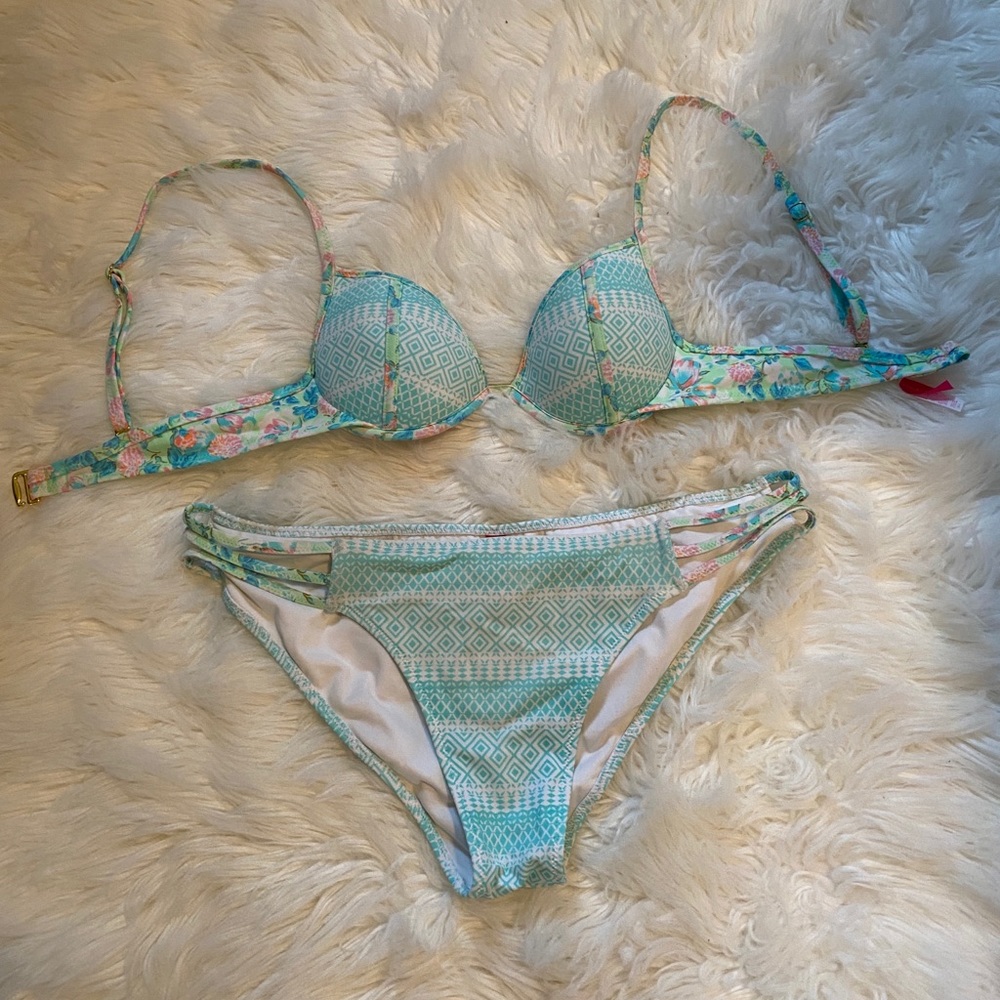 Victoria’s Secret bikini swim suit set